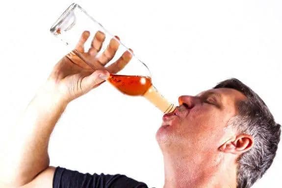 一掺酒就容易醉：原因分析与健康饮酒建议