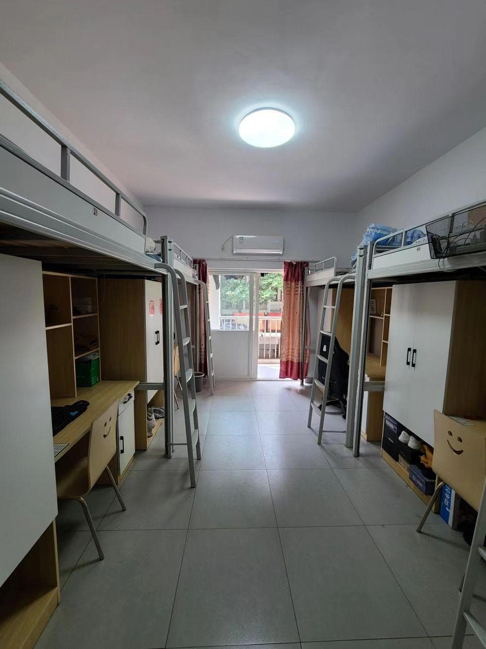 大学“宿舍经济”兴起 “小本生意”也需规则“护航”