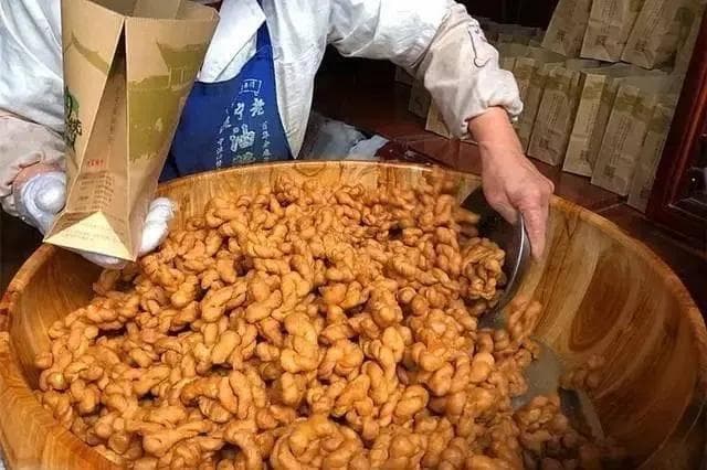 宁波油赞子：百年古法手工美食，三家老字号各有特色
