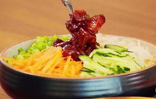 主食代餐之炸酱面，简单解馋、味美，吃了一次还想吃