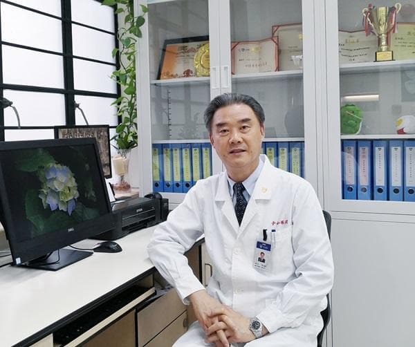 老年患者平均每天服8.6种药，药师为你“做减法”