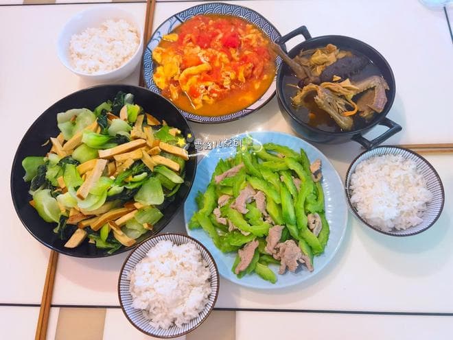 天冷了，一家3口晚餐3菜1汤半小时就上桌，御寒保暖营养足！