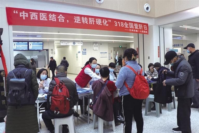 普及护肝知识 筑牢健康防线