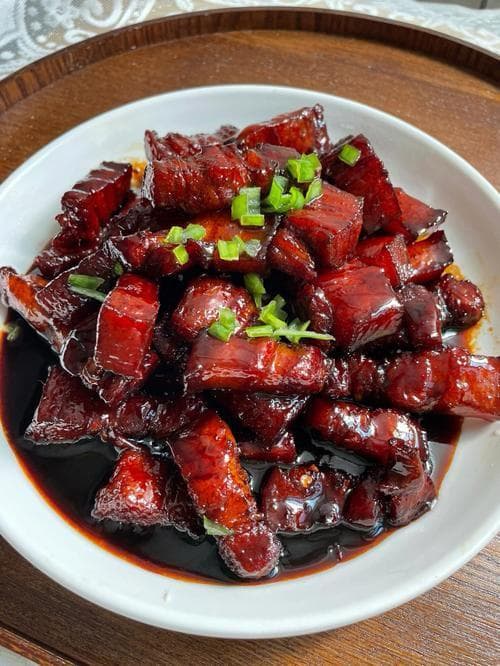 五花肉肥瘦相间，这样吃起来更香