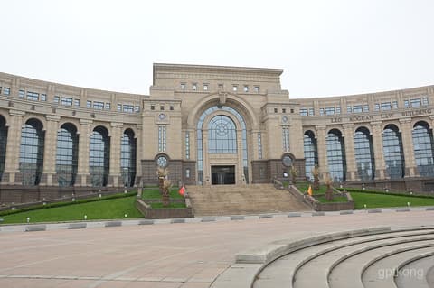 踏入复旦大学江湾校区：感受学术与自然的和谐乐章