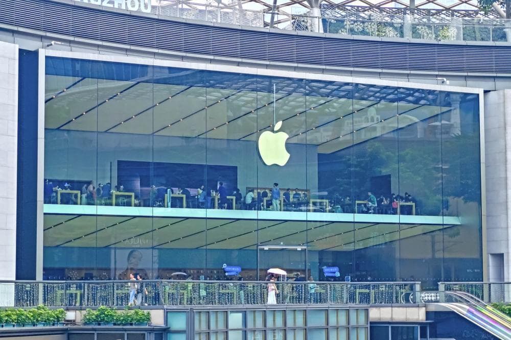 巴菲特“清仓式”卖股票囤现金 用脚投票美股原因何在？