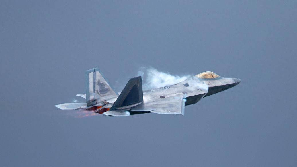 歼-20、F-35谁更强？韩国专家：这几个弱点全改了才能分胜负