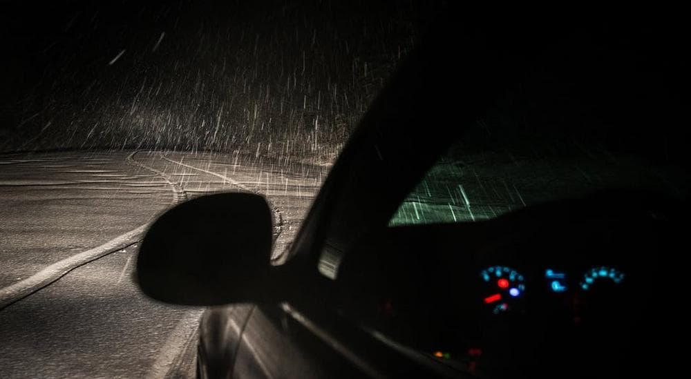 暴雨中高速行车，安全行驶的正确策略