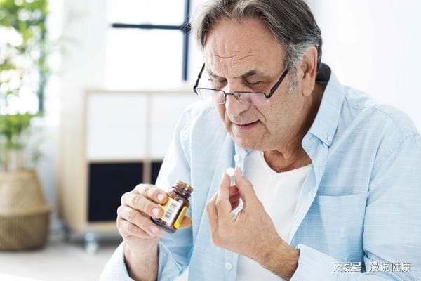 血脂正常后就可以停药？医生：要根据自身的实际情况来决定！