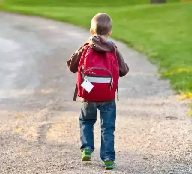 幼儿园毕业遭遇分离焦虑，三招帮助孩子顺利过渡