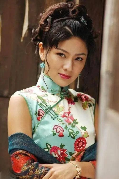 胡可：曾是主持人、演员很有灵气，为家庭牺牲事业又选择重新出发
