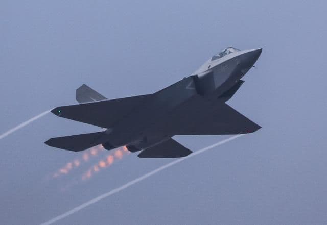 直面F-35的竞争，歼35到底是不是最强的五代机？答案揭晓