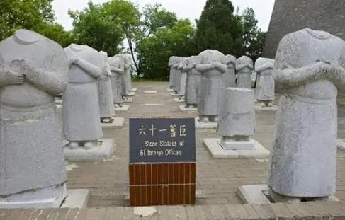 探秘乾陵：揭秘61座无头石像的由来