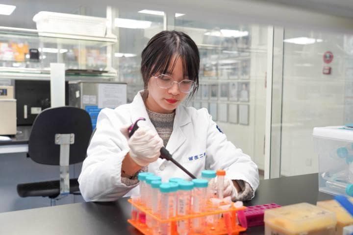 29岁享受教授待遇，浙二眼科来了这样一位化工女博士