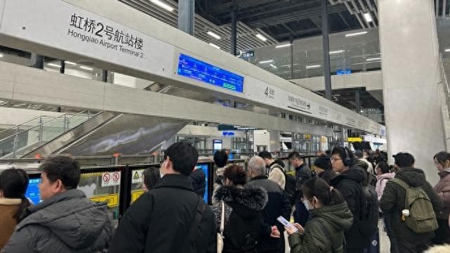 上海市域机场线开通首个周末，有“叛逆”的乘客从外地来尝鲜