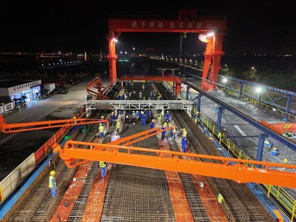 杭州湾跨海铁路桥开建世界最大80米箱梁