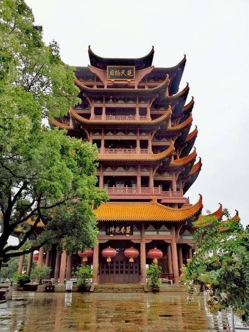 黄鹤楼：千年楼阁的壮丽与变迁