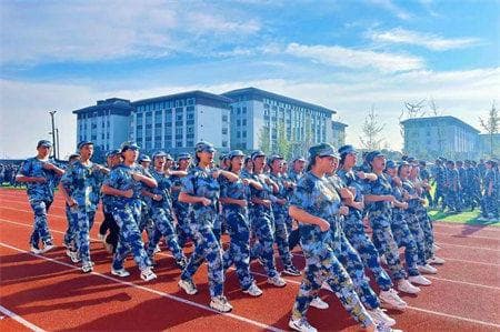 初中三年学习重心与策略指南：精准把握，高效逆袭