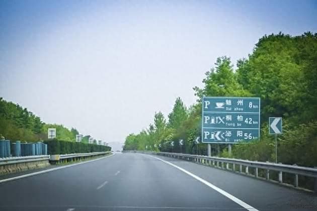 新手跑高速，走哪个车道更安全？老司机一次性给你讲清楚，请记住