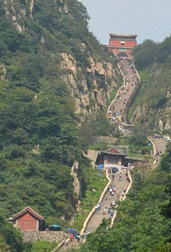 泰山高度多少米？泰山旅游超全攻略，从火车站到旅游线路全搞定！