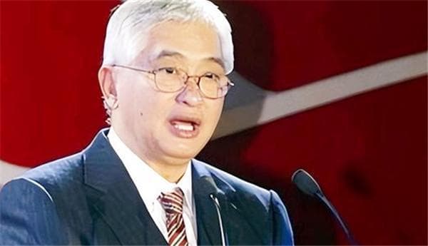 荣毅仁之子荣智健全家合影：女儿首次出镜，长子年过五旬至今未婚