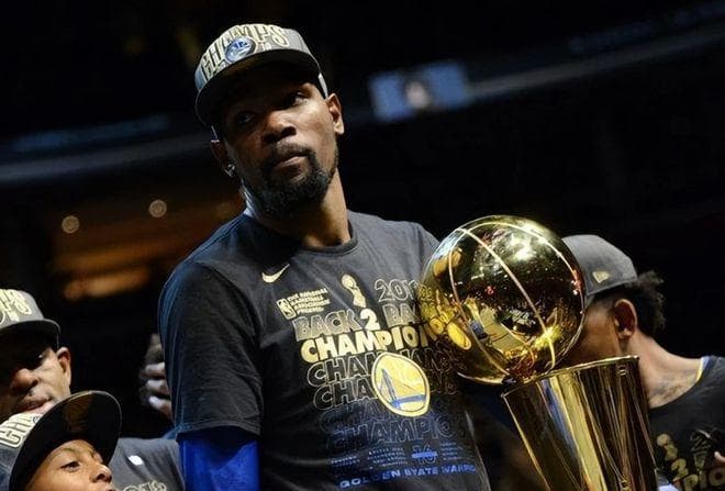 背靠背FMVP有多难？NBA历史仅6人达成，乔丹两次三连FMVP独一档
