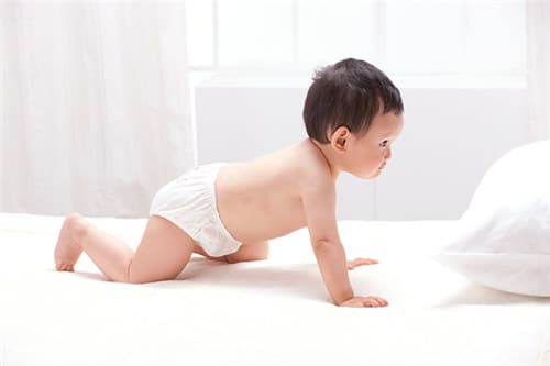如何正确帮宝宝更换纸尿裤？