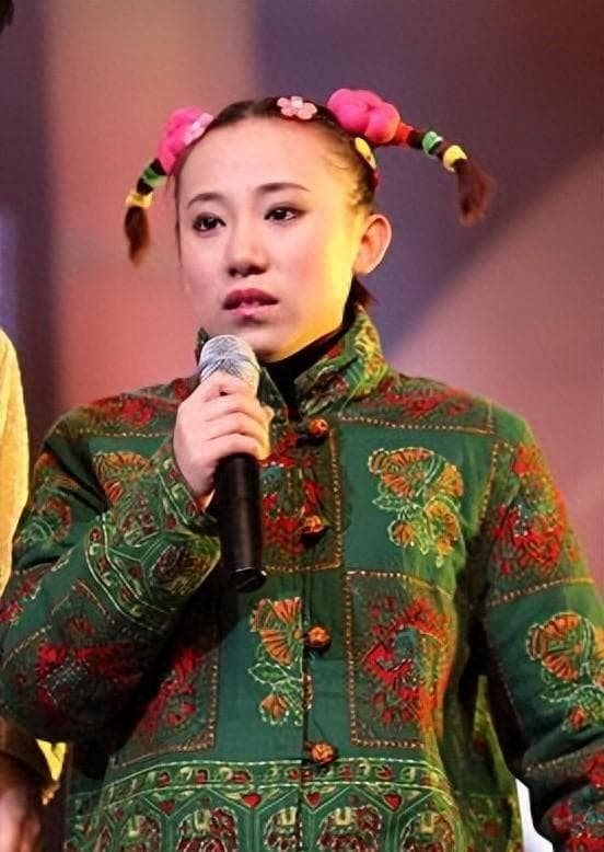 09年春晚《不差钱》，火的是小沈阳，一夜成名的丫蛋却无人问津？