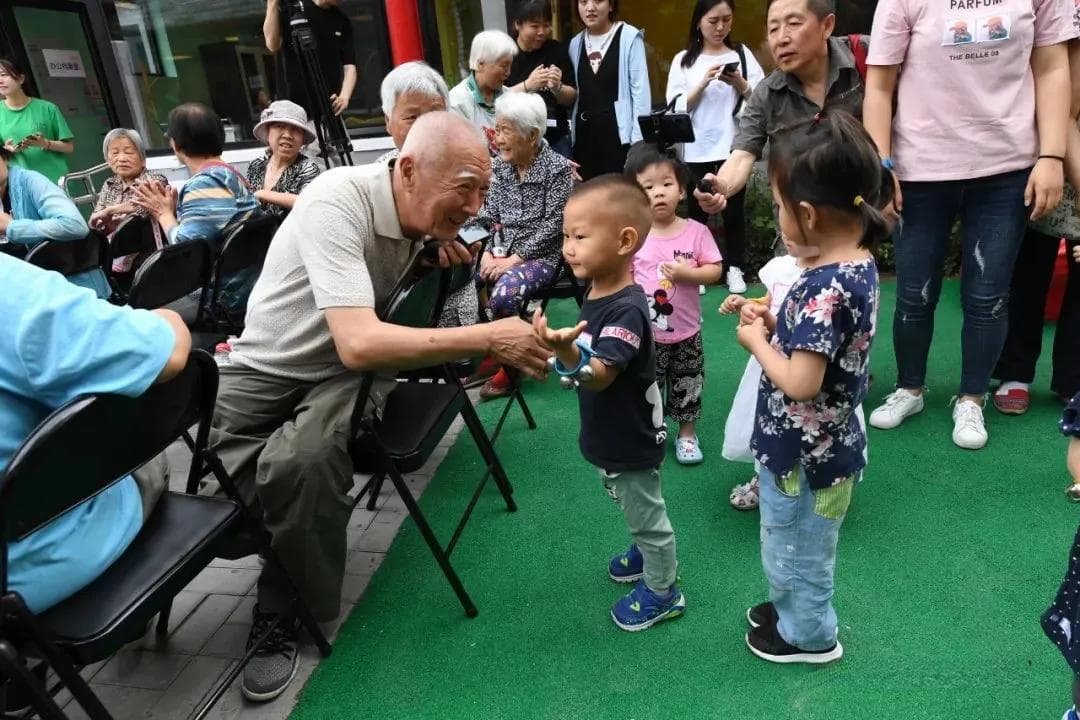 政府工作报告13次提及！社区嵌入式养老模式正在破局