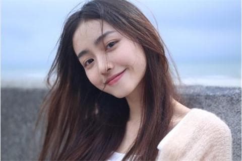 女生暗示你追爱的十二信号，2025年必备恋爱指南