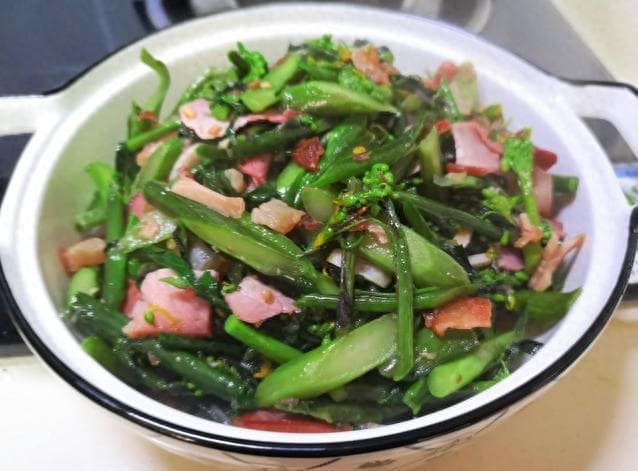炒制红菜苔的技巧与注意事项，助你做出鲜嫩美味