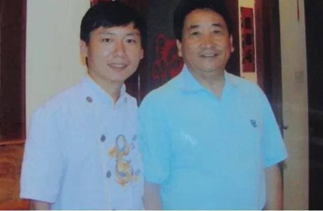 26年前，姜昆不顾妻子反对收养的6岁孤儿，如今成了他的骄傲