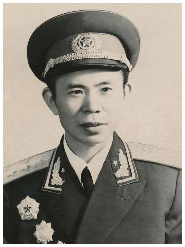 长征时他就是师长，东北解放后他仍是师长，后为何能授中将军衔？