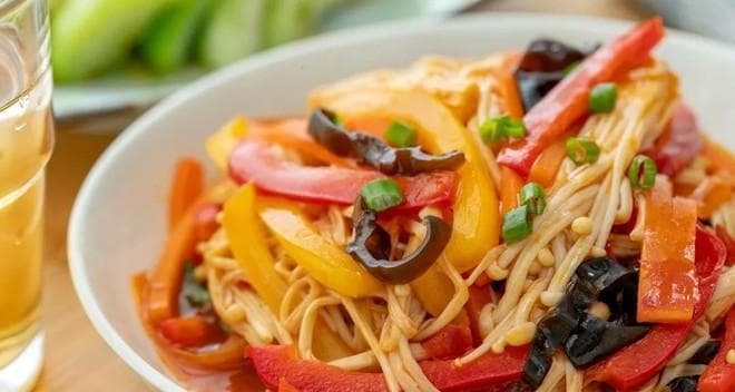 爆汁金针菇怎么做？简单易学的美味佳肴制作指南