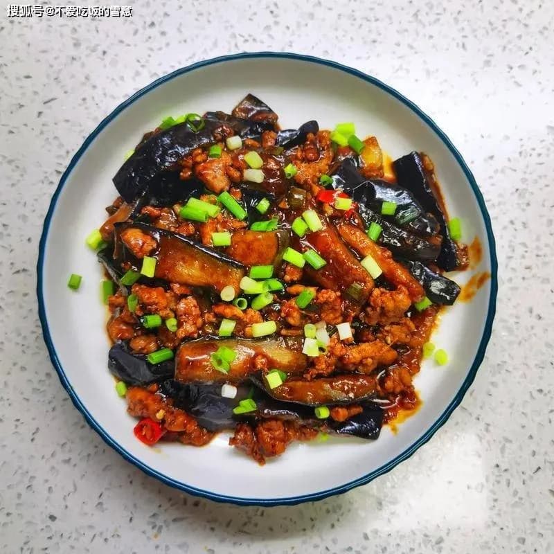 红烧茄子的魅力与温情