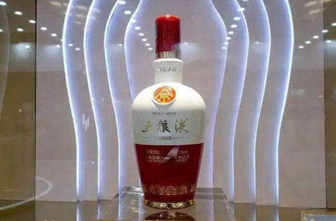 中国白酒十二大香型全解析：从浓香到馥郁，品味传统佳酿的独特魅力