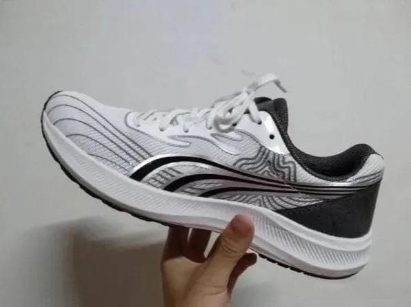 什么是碳板鞋？与普通跑鞋有何不同？