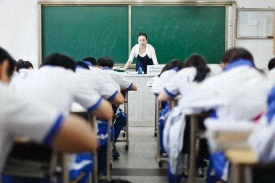 【中国新闻周刊】高中应该纳入义务教育吗