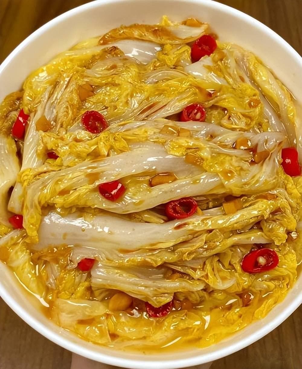 酸辣白菜：开胃解腻的家常美味