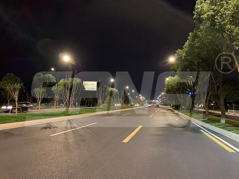 道路照明的新选择：LED路灯的亮度与节能并存