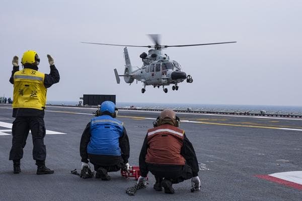 航母女兵——记海军辽宁舰女兵群体