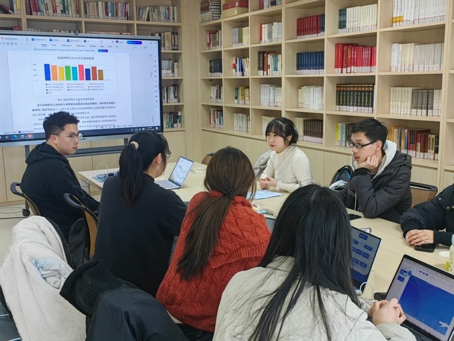 超七成大学生受校园网络大V影响，如何让大流量迈向正能量？