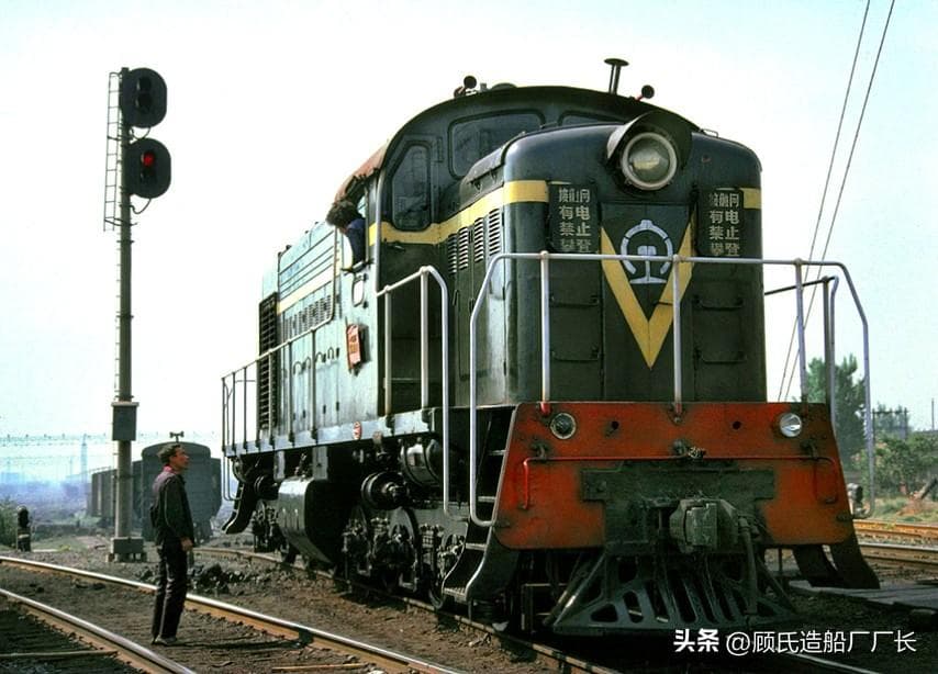 从唐山大地震废墟中长出的常青树，东风5型调车用内燃机车的故事