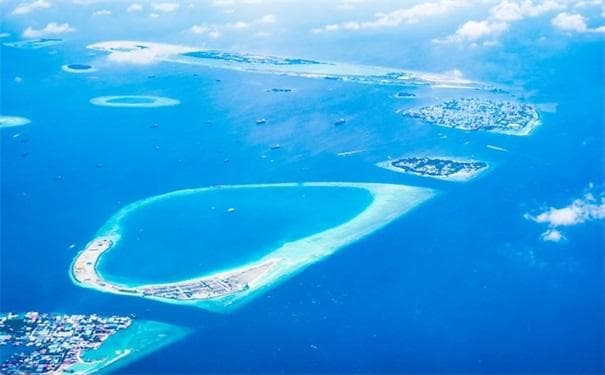 美国身份证明文件与中国身份证大不同：功能、申请与使用全解析