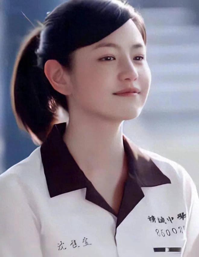 陈妍希：从“清纯女神”到话题女王，揭秘她的演艺之路与情感历程