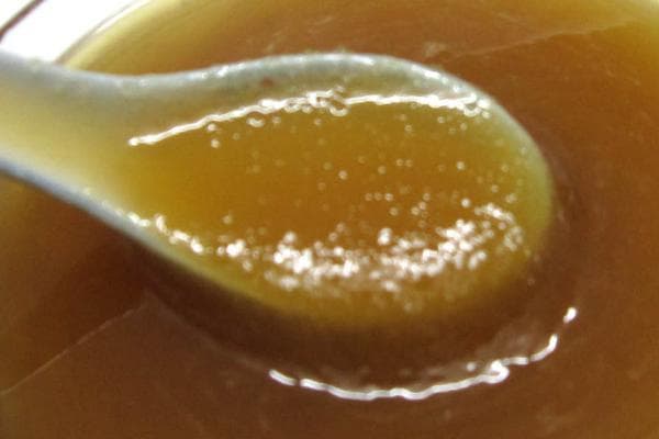 野桂花蜂蜜怎么鉴别真假？从色泽、香味、口感和结晶状态来分辨