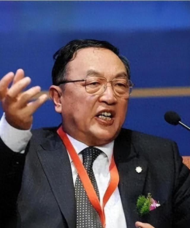 柳传志入选福建小学教材引发争议：企业家的成功是否等同于教育素材的合格？