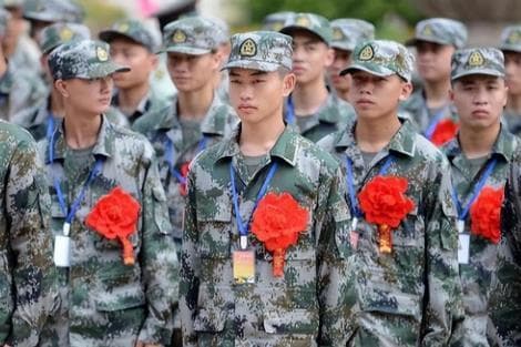 当兵最多当几年必须退伍?最多能续几期合同?