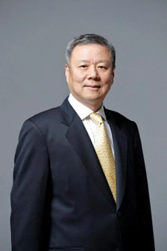 原中国电信集团董事长王晓初：电信业罕见的"三栖"领军人物