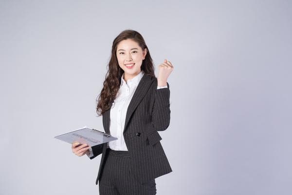 40岁的女人跳槽：中年职场女性的职业转型与成功之道